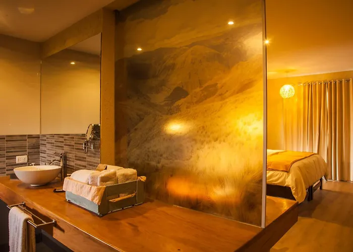 Lodge By Mountain Of Peru